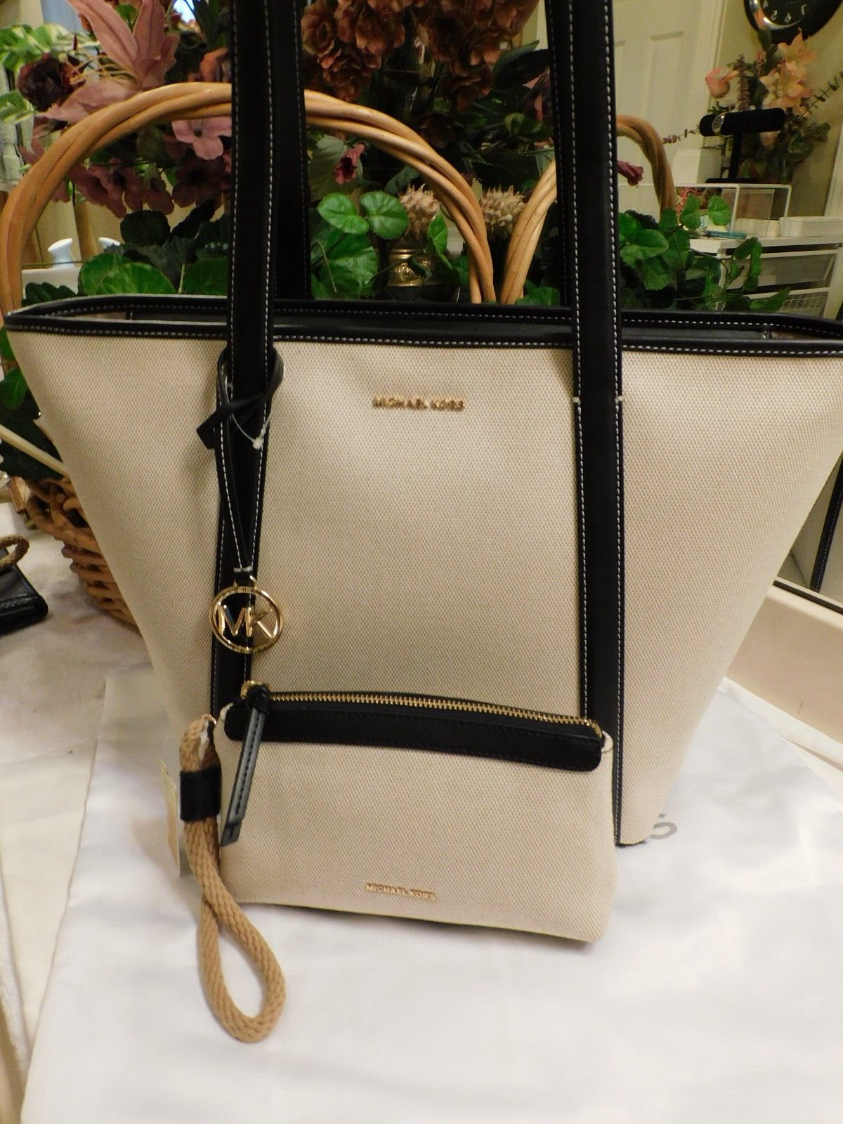 NWT MICHAEL KORS JET SET TRAVEL LARGE TOP ZIP TOTE & TALIA WRISTLET *FREE SHIP**