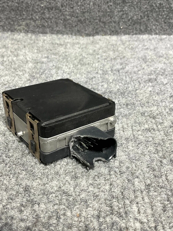 Mercedes-Benz C63 AMG 🚗 Control de crucero delantero 📡 Sensor de radar A0009059013 Foto 4 de 4