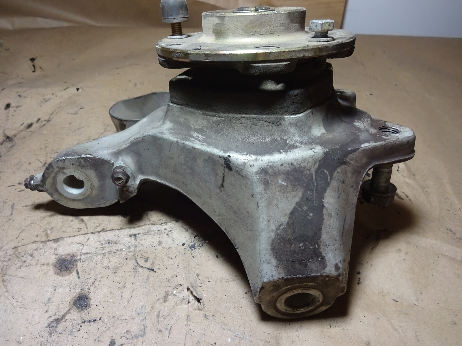 Ferrari 355 - RH Front Steering Hub Knuckle 175487