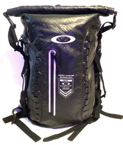 RARE OAKLEY WET DRY BACKPACK Large Red 