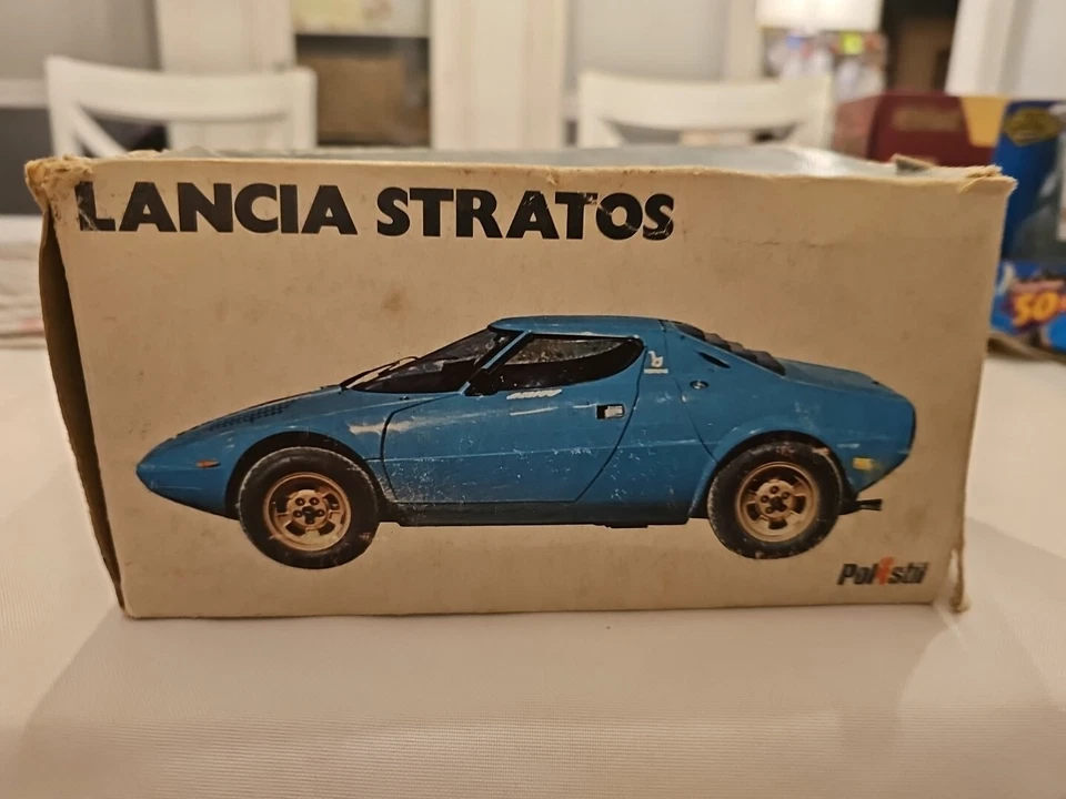 Coche de juguete modelo rojo vintage Burago Lancia Stratos Stratur Italia 1/24 con caja original Foto 4 de 4