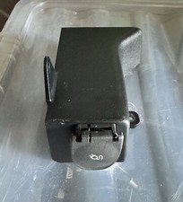 Jaguar XJ X350 X358 GLOVE BOX 12V OUTLET 2W93F060D08