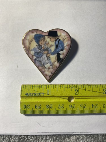 P Buckley Moss 1998 Society Membership Pin “Apple Blossom Love” M4 - Picture 4 of 4