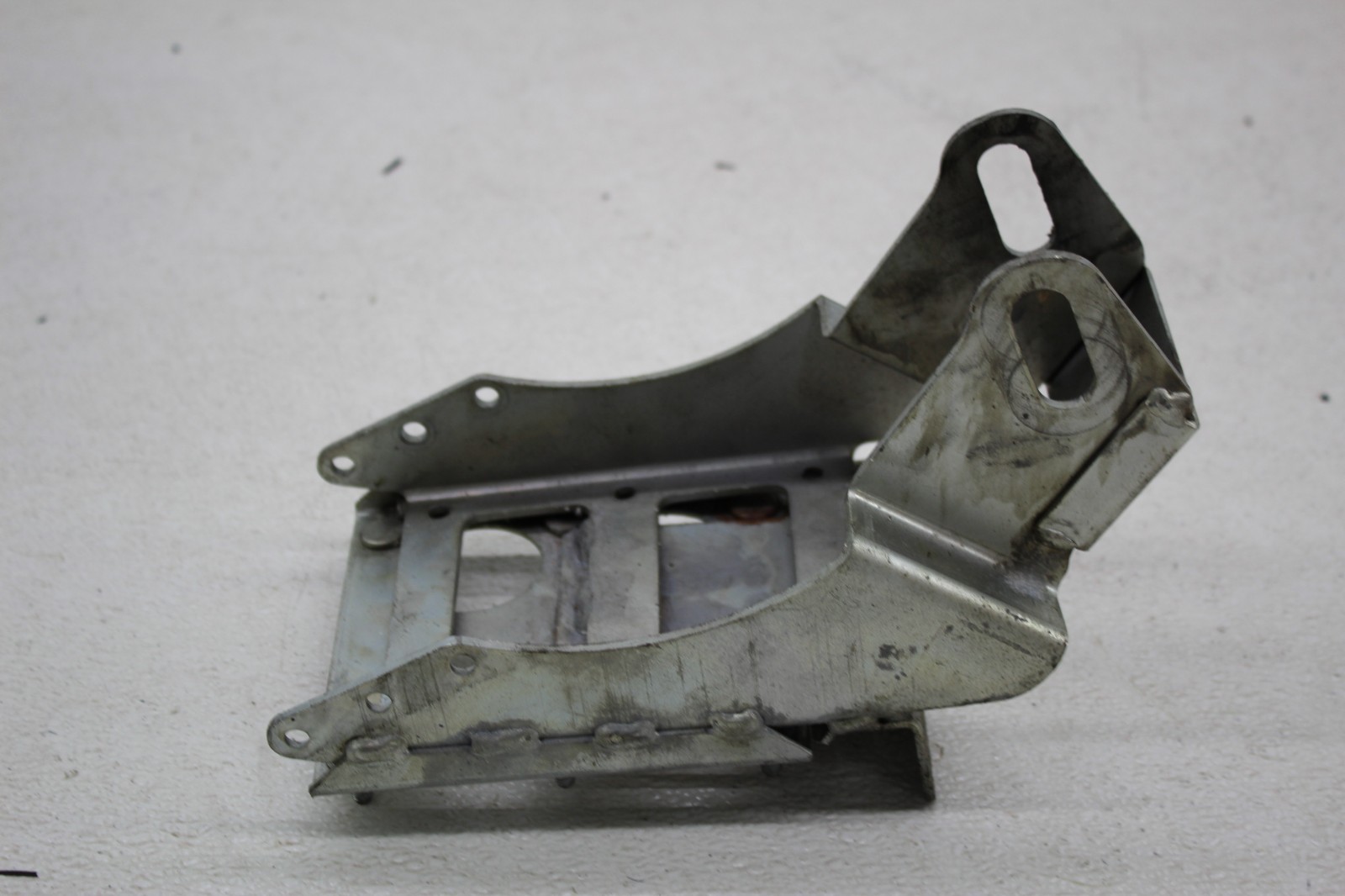 99-01 FERRARI 456 M STEERING SUPPORT BRACKET MOUNT