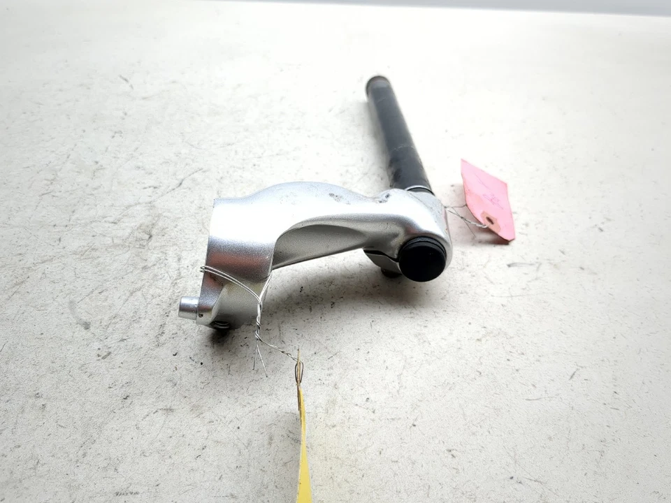 13-17 Suzuki GW250 clip derecho en manillar Foto 4 de 4