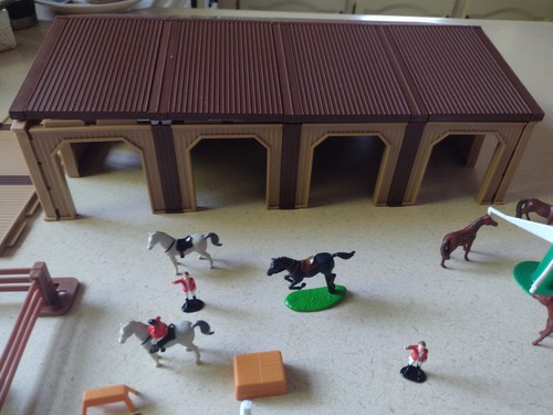 ERTL Farm Country Riding Stable Set Collectible Toy Incomplete W/Box - Picture 3 of 6