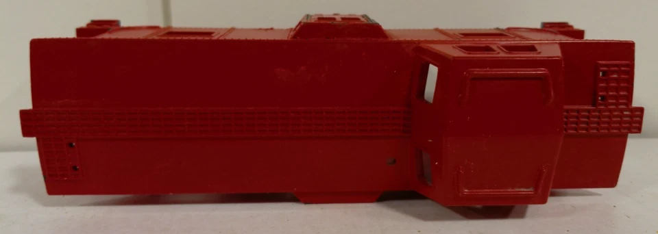 ORIGINAL AMERICAN FLYER  RED BAY WINDOW CABOOSE BODY DAMAGED - Image 2 of 4