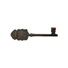 Antiguo escudo de armas de latón Royal Armorial Chamberlain Castle Key Royalty corona
