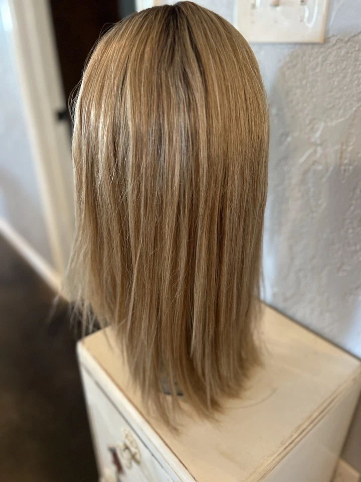 Peluca MESMERIZADA Raquel Welch RL14/22SS Trigo Sombreado Atado a Mano Gorra Encaje Frontal AVG Foto 4 de 4