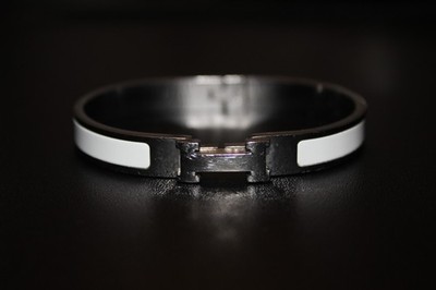 HERMES  Clic H Bracelet White Enamel Silver Plated - Size PM