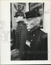 1990 Press Photo Uniforms at Homeville Museum Civil War Collection - sya16204