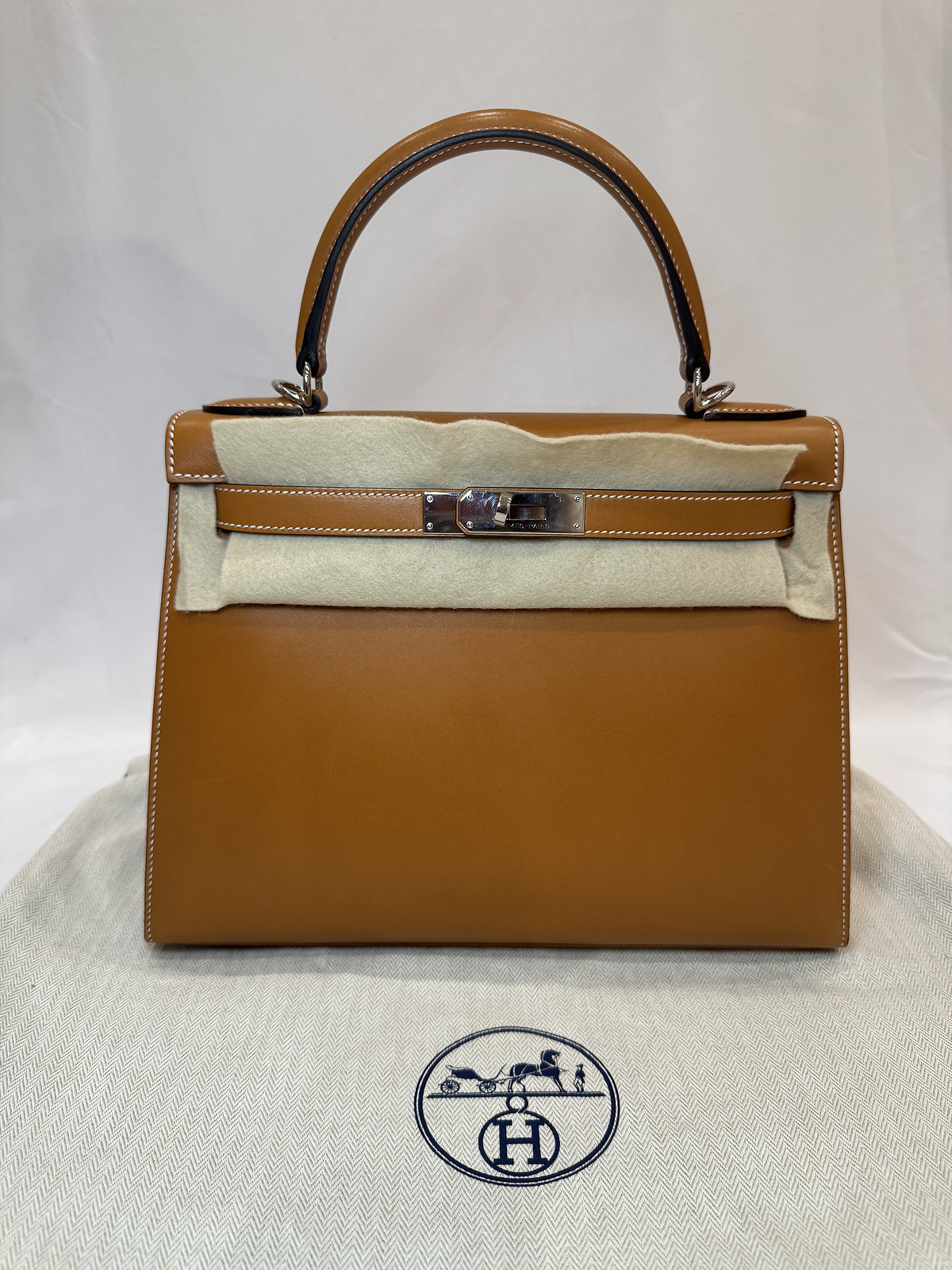 Hermes  Kelly 28 Sellier, Gold, Epsom Leather, PHW