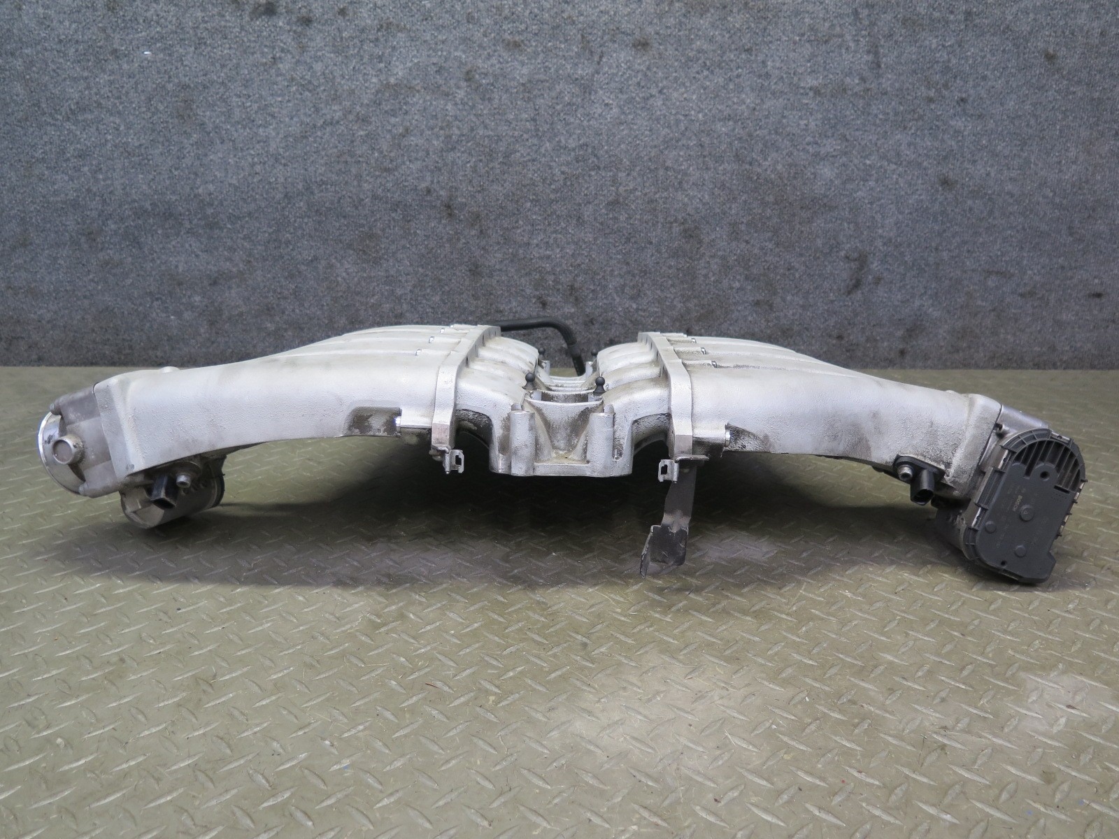 Bentley Flying Spur 2006-2012 Intake manifold
