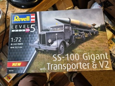 SS-100 Gigant With Transporter And V2 Missile
