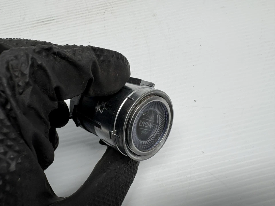 Mercedes-Benz C63 AMG S 2023 - Interruptor de arranque/parada del motor 2139055500 Foto 2 de 4