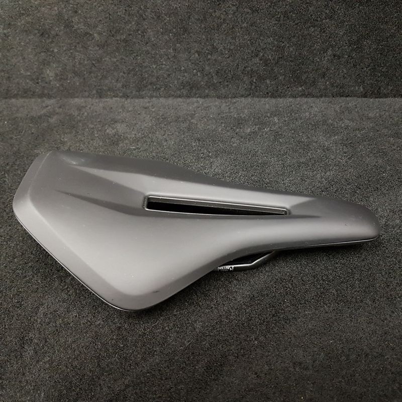 Selle VAN RYSEL Ref 573 neuve pour vélo de route en carbone noir