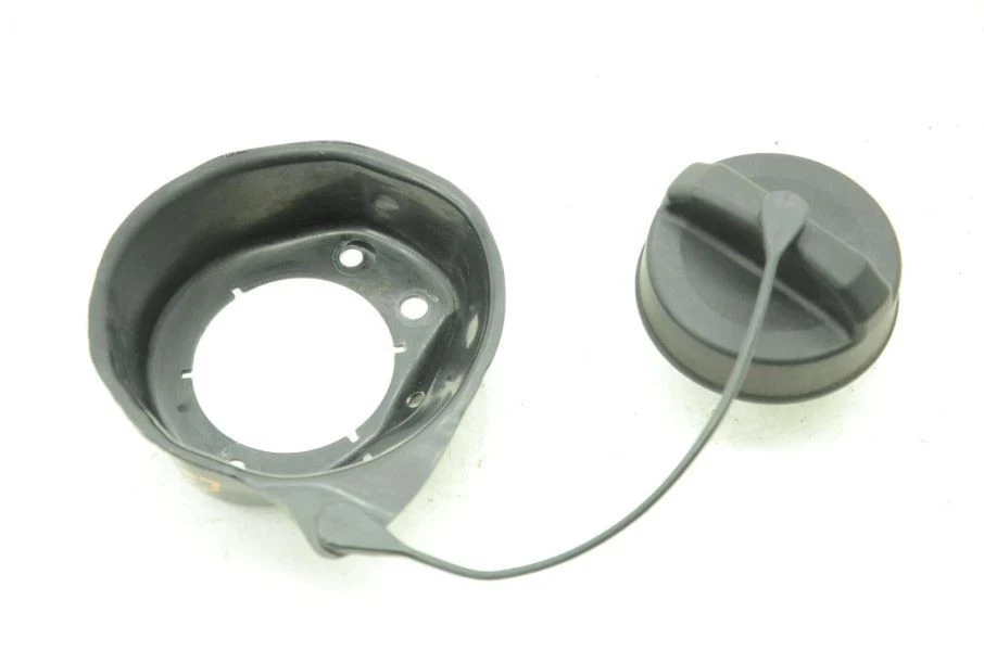 2004-2008 Mazda RX8 6spd Fuel Cap with Bracket Foto 2 de 4