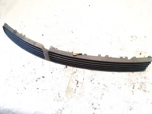 3b0853677a Stoßstangengrill vorne Mitte  Volkswagen Passat DE1670243-45