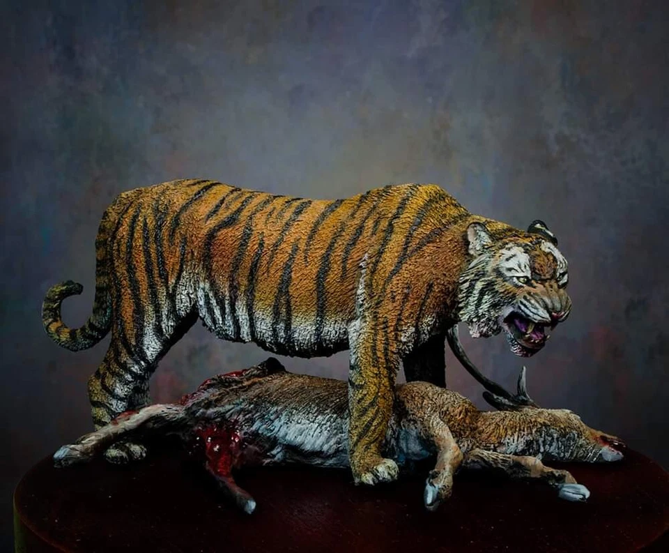CIXMODELS 1:20/90mm CixM9008 ANIMAL SIBERIAN TIGER WITH PREY (no 75mm 54mm) - Immagine 2 di 4