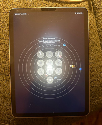 Apple iPad Air 5th Gen 10.9in 64GB Wi Fi Gray Apple M1