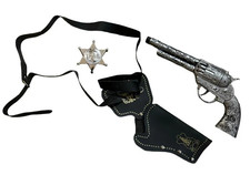 Silber Cowboy Pistole und Holster Set mit schwarzem Gürtel und Sheriff Abzeichen Requisite