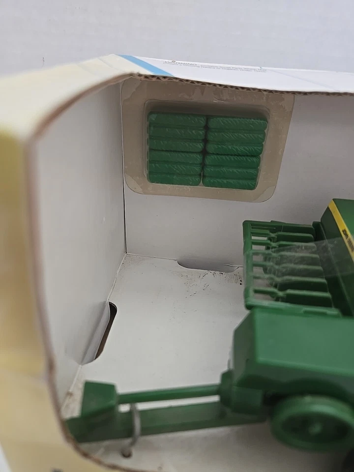 Vtg 1993 Ertl 1:32 Scale John Deere 338 Hay Baler w/4 Bales, #5639 In Orig Box - Image 3 of 4