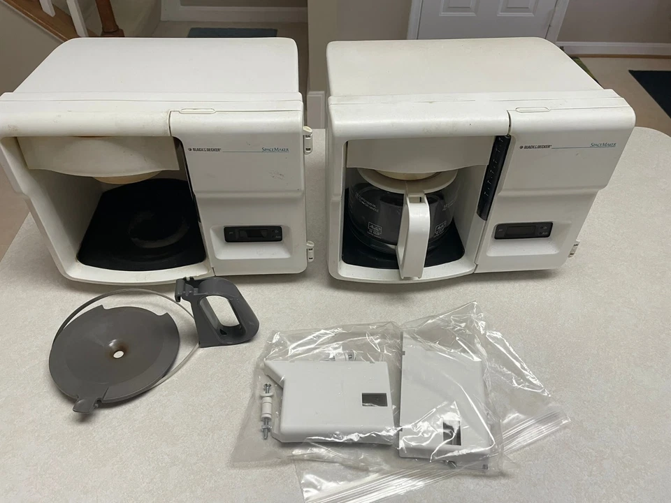 2 Black & Decker Spacemaker Coffee Makers ODC-325  12 Cup For Parts Only - Image 4 of 4