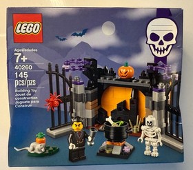LEGO Seasonal: Halloween Haunt (40260), New, Unopened, Box in Poor Condition. 