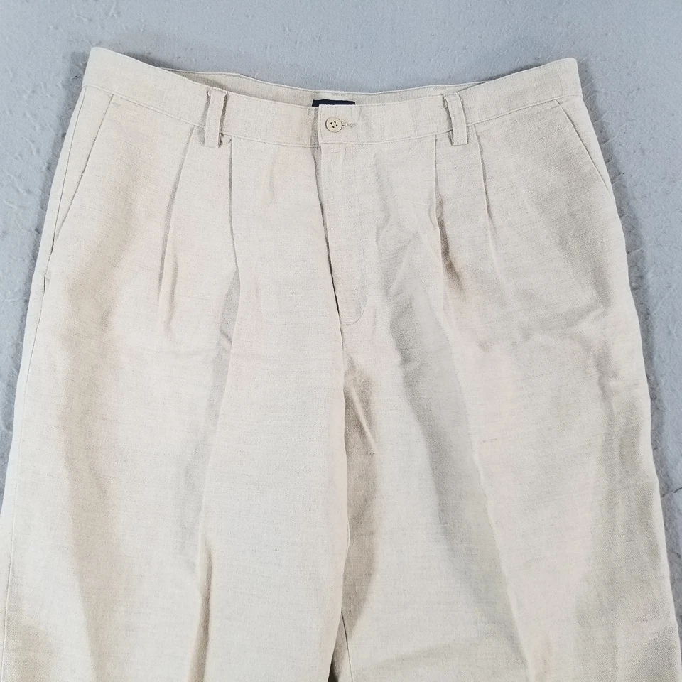 Pantalones de vestir informales plisados clásicos mezcla de lino beige 40x29 Dockers para hombre Foto 2 de 4