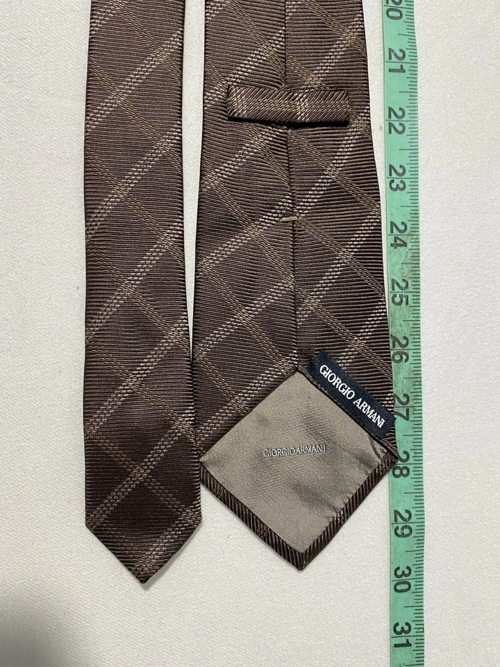Gravata masculina de seda marrom GIORGIO ARMANI. Padrão geométrico. Feito à mão na Itália. Ex C - Imagem 4 de 4