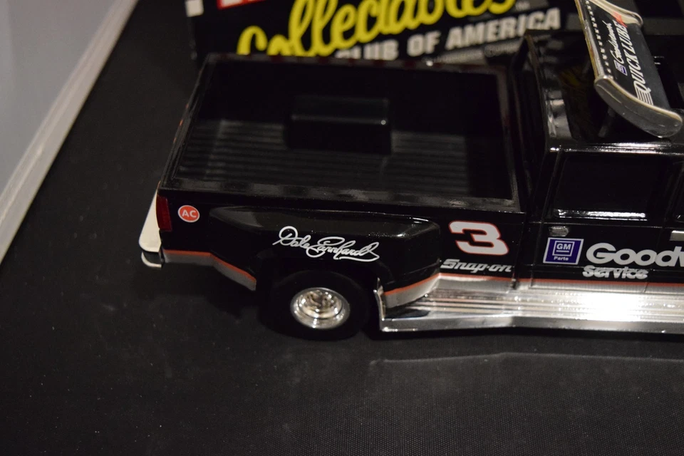 1995 Racing Collectables Dale Earnhardt Goodwrench #3 1:24 Scale Dually Bank - Image 4 of 4