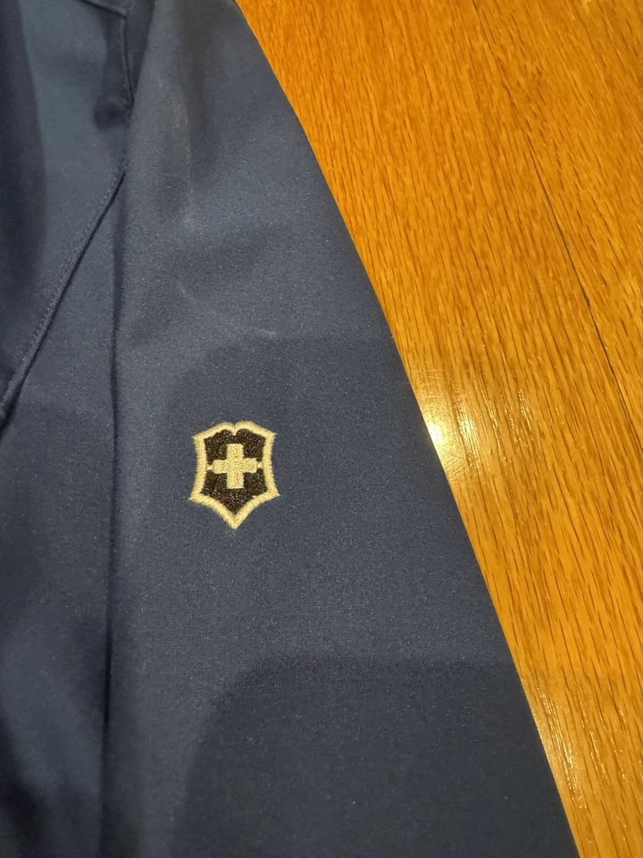 Navaja suiza Victorinox para hombre azul marino cremallera completa chaqueta de polietileno/nylon talla XXL Foto 4 de 4