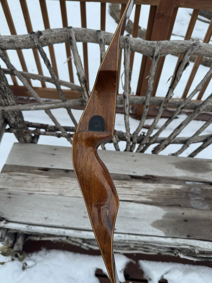 Arco recurvo vintage Wing Archery Red Wing Hunter AMO 52” 49# para diestros Foto 4 de 4