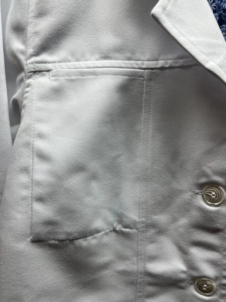 Women's Grey's Anatomy Classic 30" Lab Coat 4 Pocket Button Cuff Sz S White NWT - Image 2 of 4
