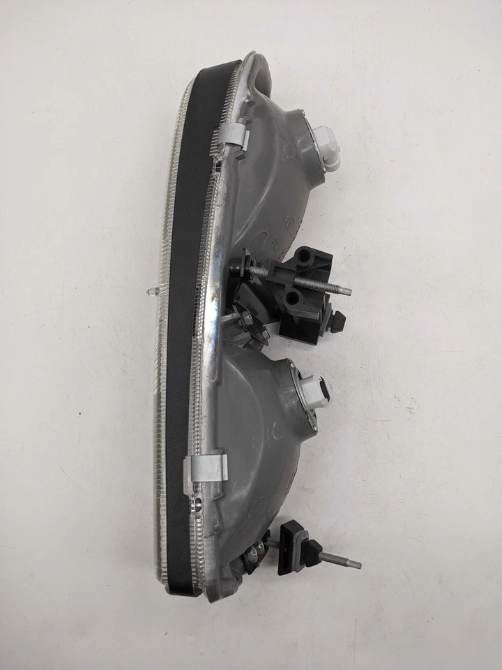 DEPO RH Head Lamp Assembly Part Number 114-00233R 1996 Buick Regal - Imagem 3 de 4