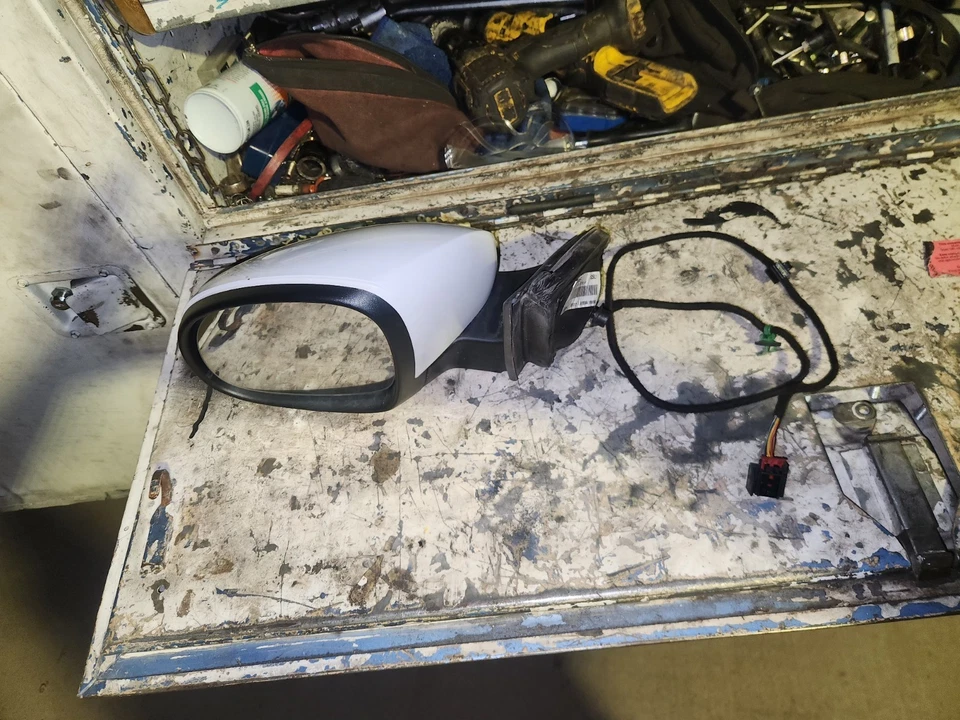 2013 Volkswagen Tiguan Left Door Mirrior Oem - Image 3 of 4