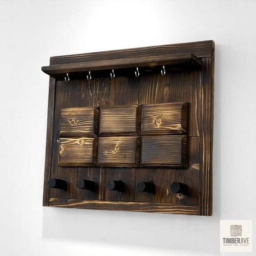 Llavero de pared rústico de madera quemada con estante y 5 clavijas - 39 × 34 cm - Hecho a mano Reino Unido - Imagen 17 de 20