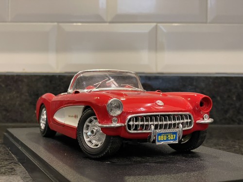Burago 1/18 Chevrolet Corvette 1957 - Picture 10 of 11