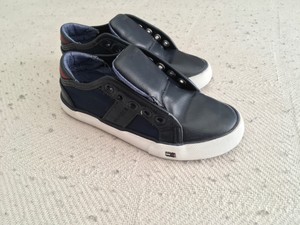 tommy shoes kids