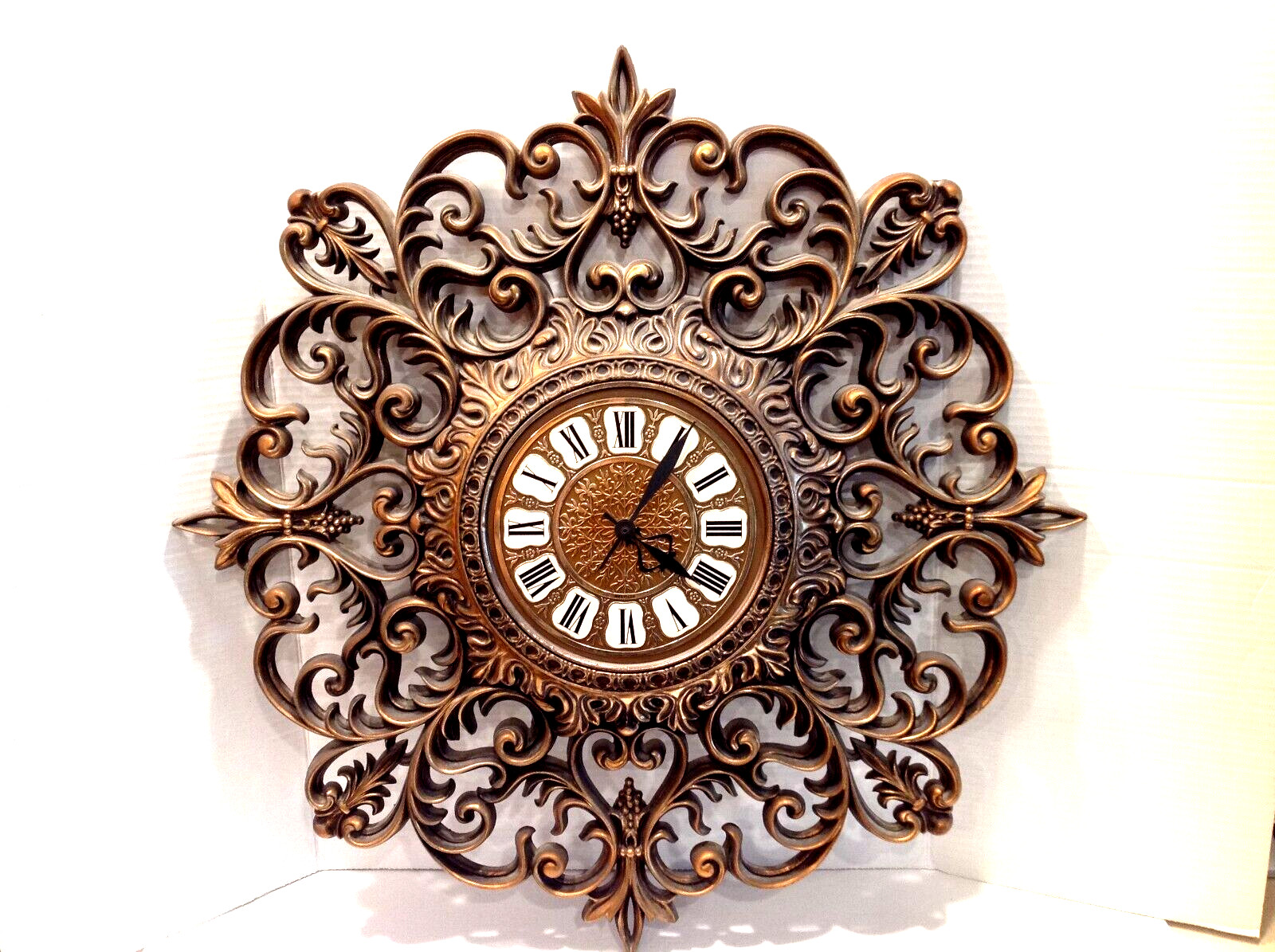 Vintage WESTCLOCK Model 48261 Ornate Hollywood Regency MCM Wall Clock