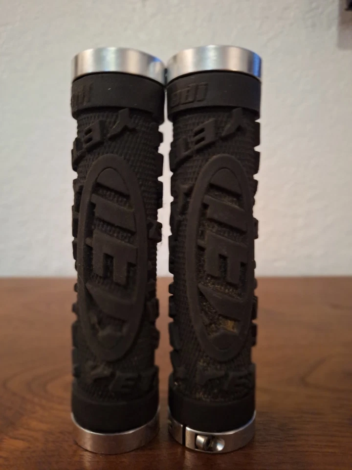 YETI ODI Lock-On Mountain Bike Grips - Silver Collars - 120mm - Image 3 of 4