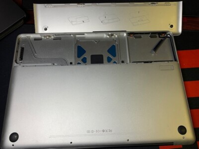 Apple MacBook Pro A1286 Late-2008 No battery and no HD for parts