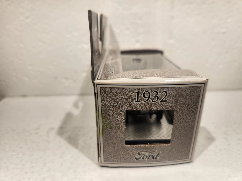 M2 Machines 1:64 1932 Ford Roadster R68 23-19 Die Cast Collectible Car 750 Chase - Image 4 of 4