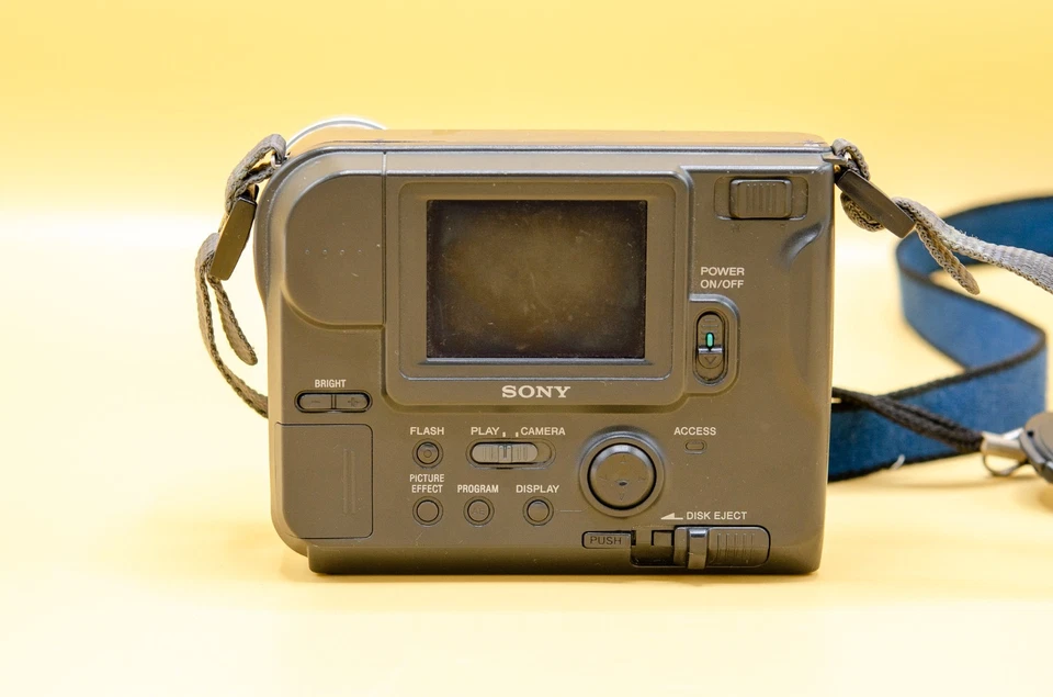 Sony Digital Mavica FD73 Digital Camera - Image 4 of 4