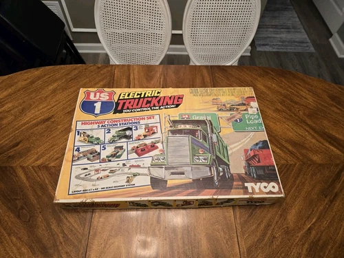 COMPLETE!! Tyco US1 Electric Trucking Set # 3212 - WITH BOX!!!