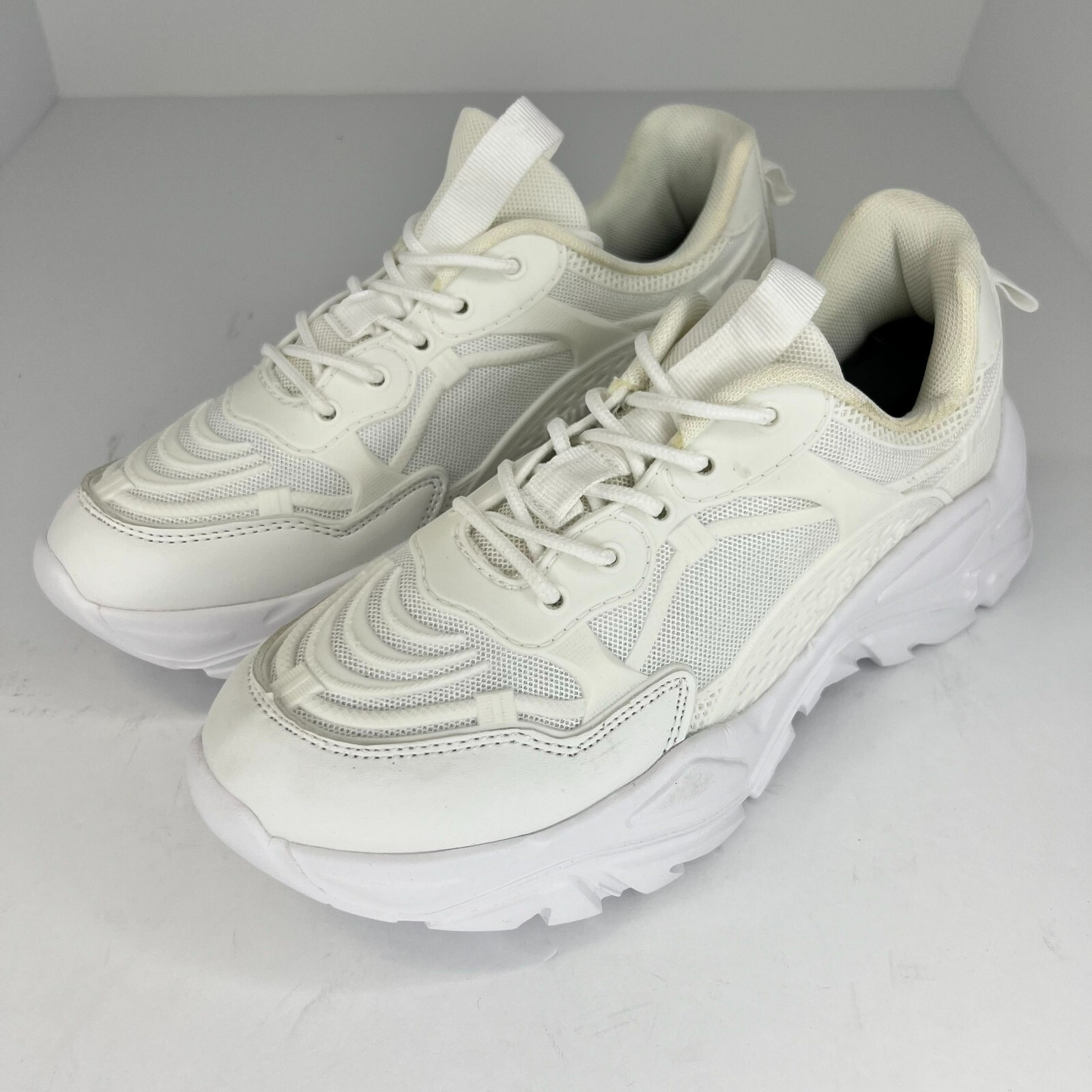 Womens Ivory Low Top Mesh Lace Up Athletic Sneakers Size 9 Running Shoes