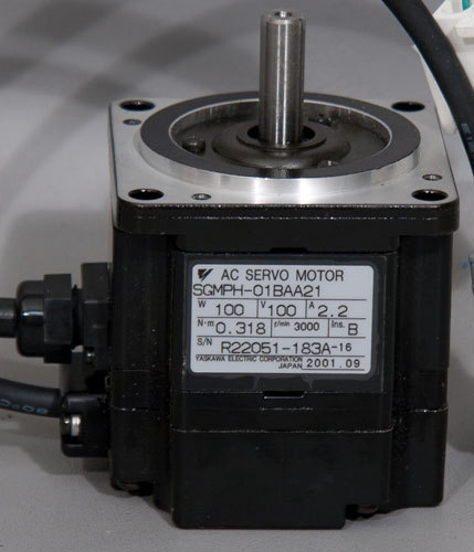 NEW ASM PN: 83-125001A72 Motor-AC Servo-AFE Yaskawa SGMPH-01BA221 - Picture 2 of 2