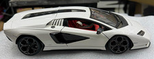 Maisto 1:18 Lamborghini Countach LPI 800-4 White Diecast Car Opening Doors