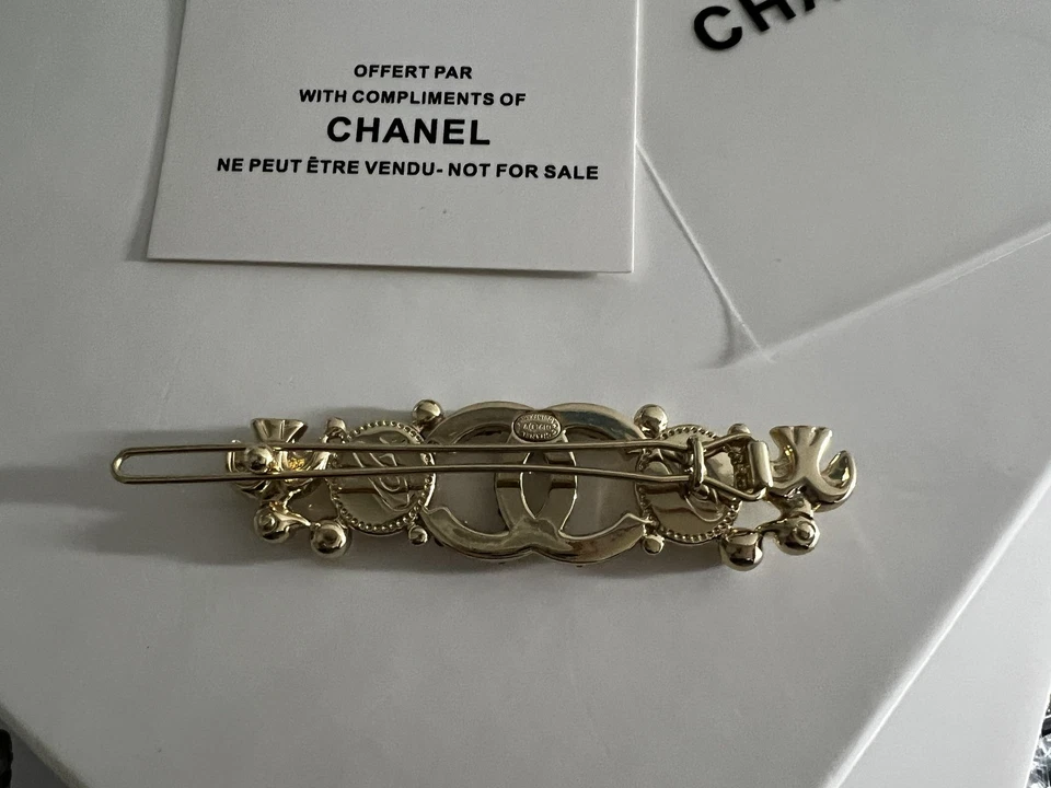1 broche Chanel corbata elástica regalo VIP logotipo CC accesorio tarjeta regalo bolsa Foto 4 de 4