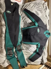 O'Neill Wetsuit Men's medium Bottom And Top